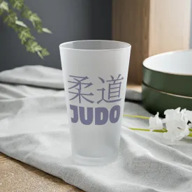 Golden Throws: Judo Glory Etched Pint Glass for Victory Celebrations, 16oz