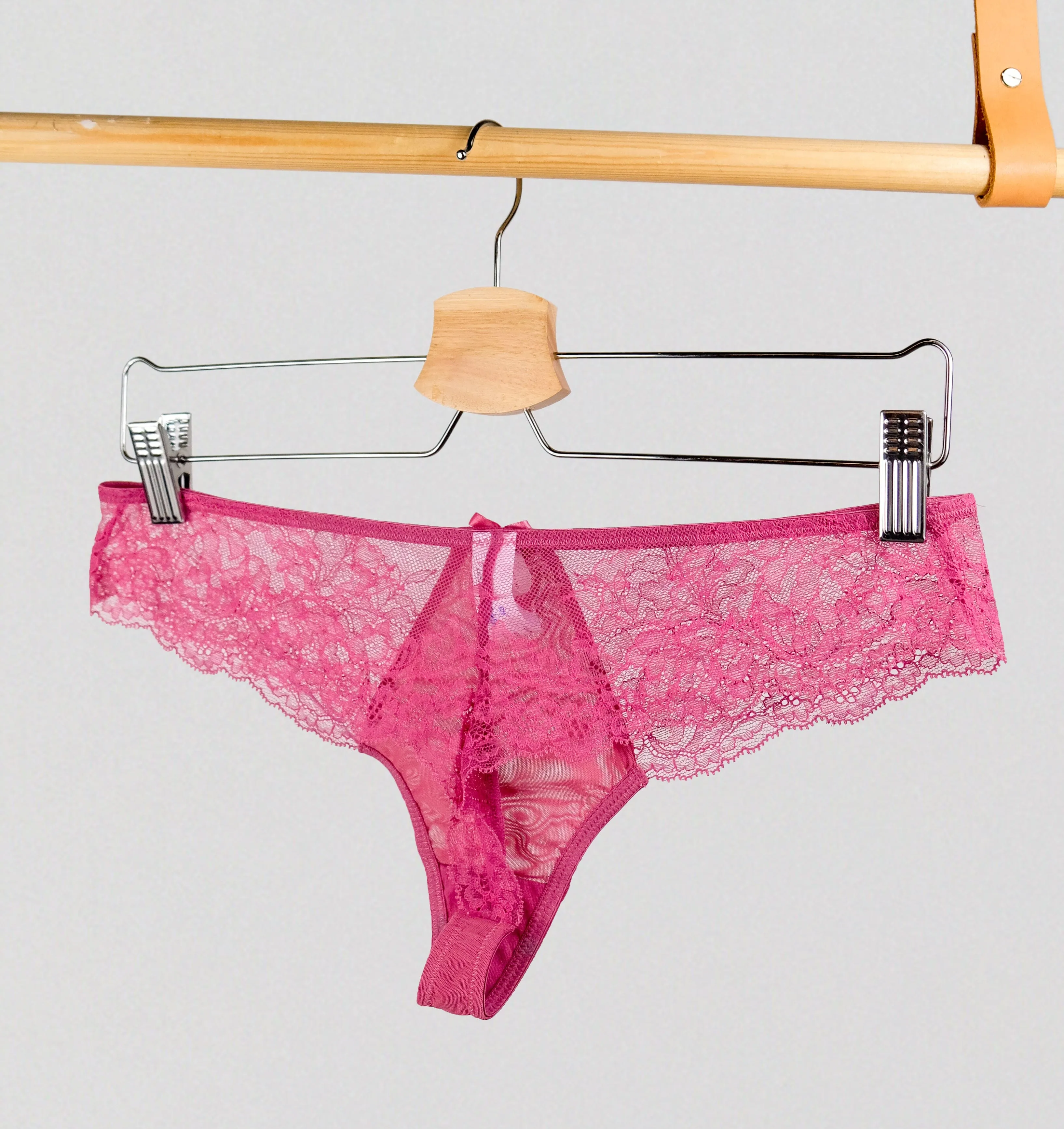 Lace seam-free thong [Berry Pink]